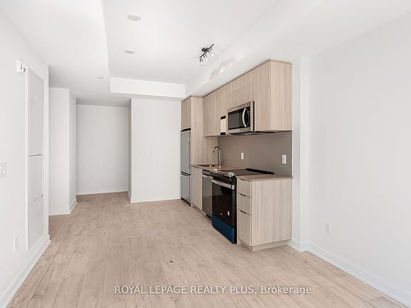 5th image of 760 Whitlock Ave #303