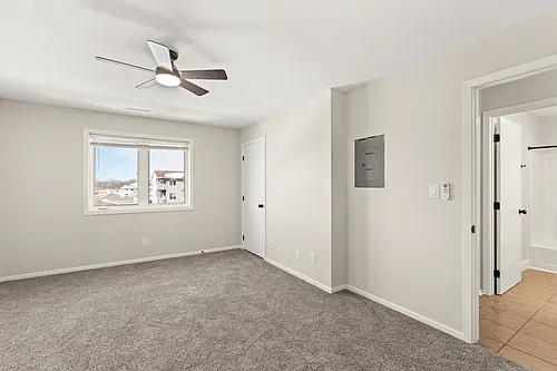 428 Stonehaven Dr #8 Photo 1