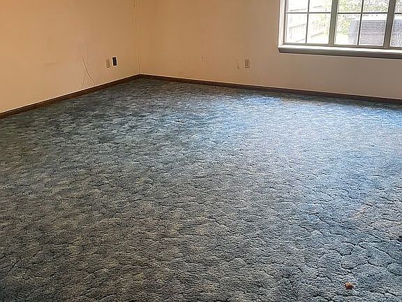 5th image of 341 Peacock Dr