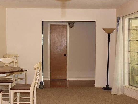 3rd image of 1706 Surrey Cir