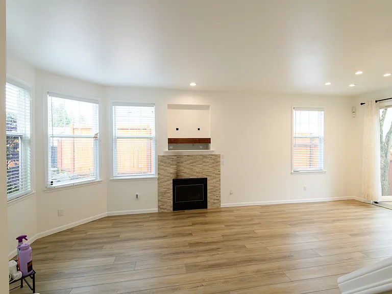 10547 Midvale Ave N #D — Photo 3