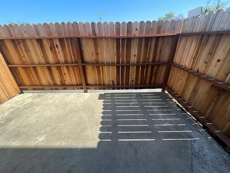 Flower Street Apartments — Photo 20