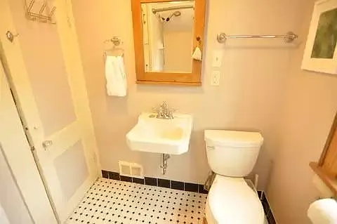 4233 Beverly Rd — Photo 10