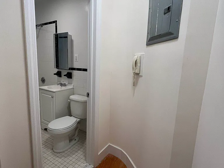 34-20 30th St #1A — Photo 4
