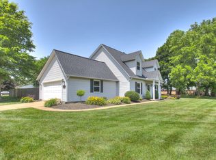 1257 Foxfire Dr, Painesville, OH 44077