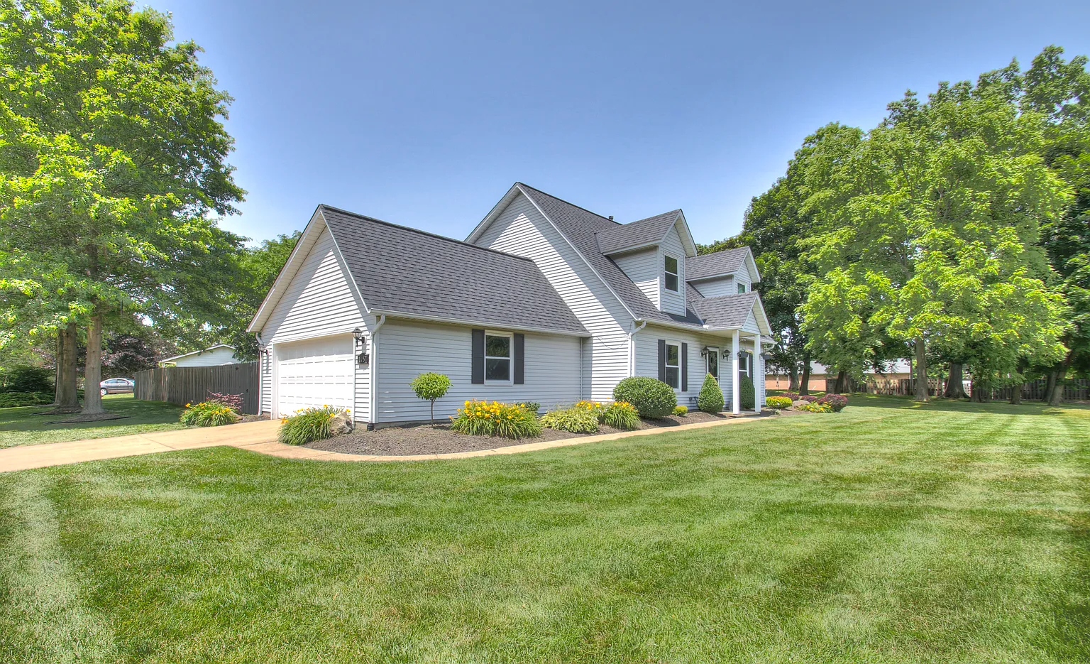 1257 Foxfire Dr photo 1