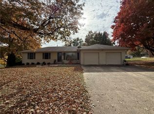 1803 Clearview Dr, Lexington, MO 64067