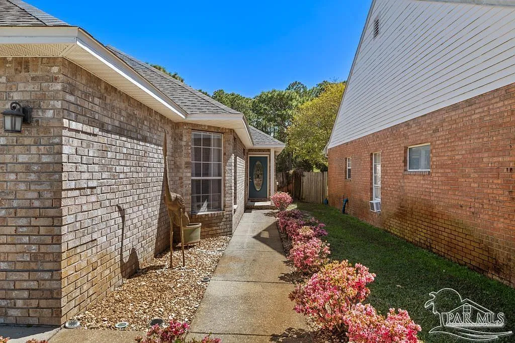 3 bed, 2191 sqft, $2,795 — Photo 2