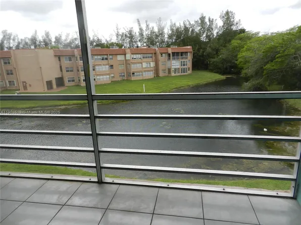 9661 Sunrise Lakes Blvd APT 305, Fort Lauderdale, FL 33322