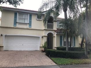 1085 Pin Oak St, Hollywood, FL 33019