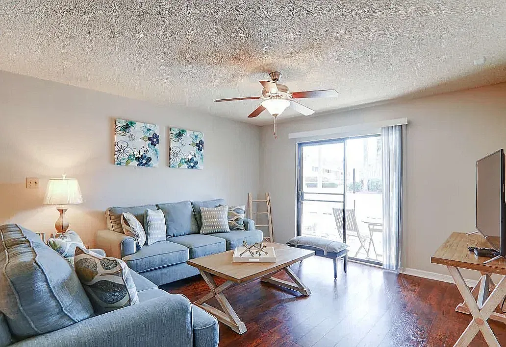 Hunters Pointe — Photo 2