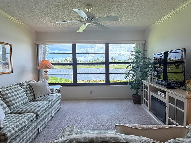 Cozy up to STUNNING lake & golf course views from the living area!