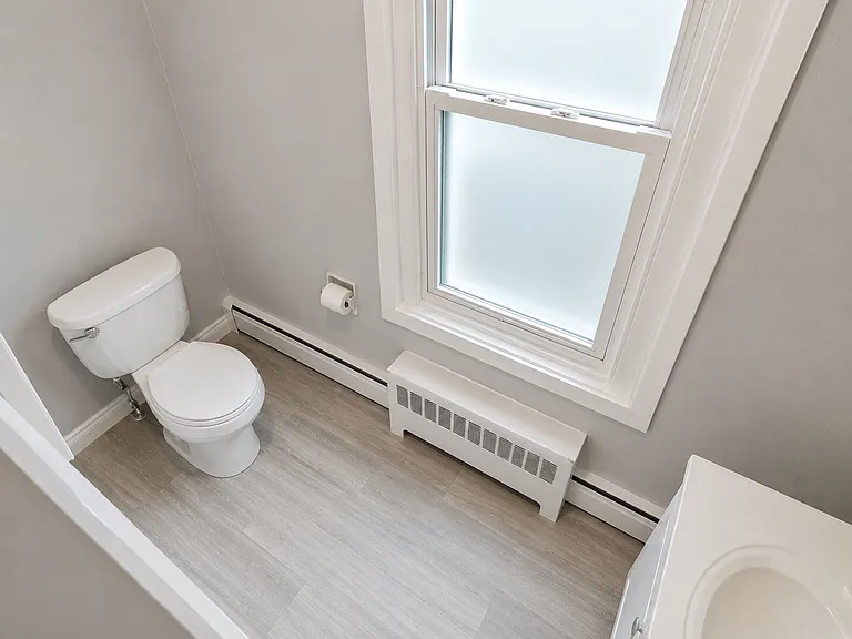 633 Center St — Photo 12