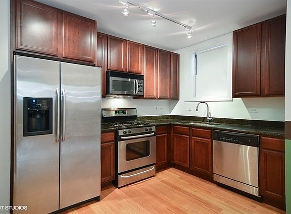 4th image of 2718 W Lunt Ave #G