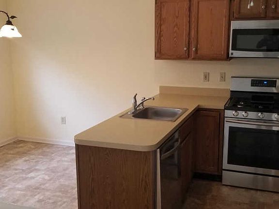 3rd image of 104 Orchard Ct