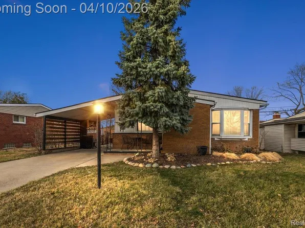 22613 Avalon St, Saint Clair Shores, MI 48080