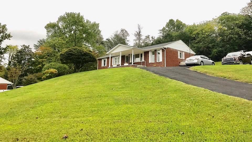 1st image of 226 Scenic Dr