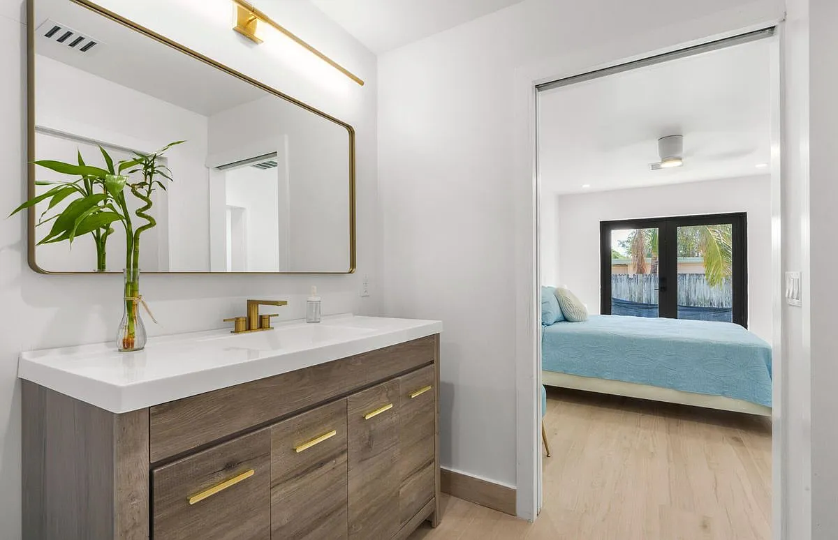 3 bed, 2.0 bath, 1134 sqft, $3,450 — Photo 4