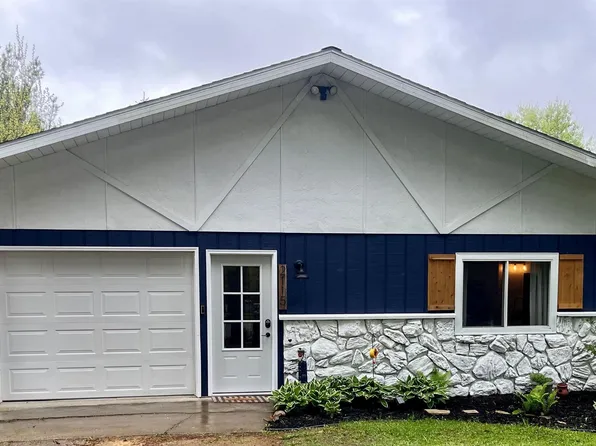 N2115 Hillcrest Ln, Wautoma, WI 54982
