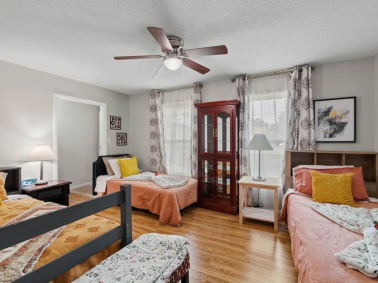 2407 E Main St — Photo 16