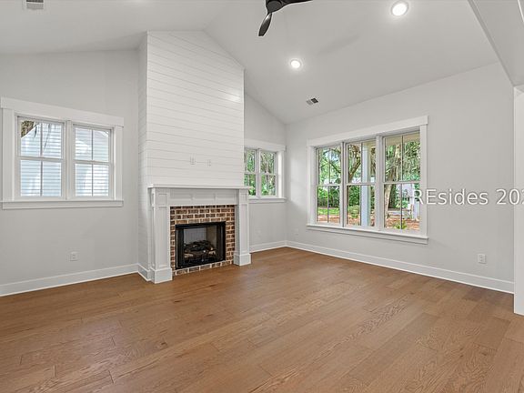 5th image of 23 Millers Pond Dr