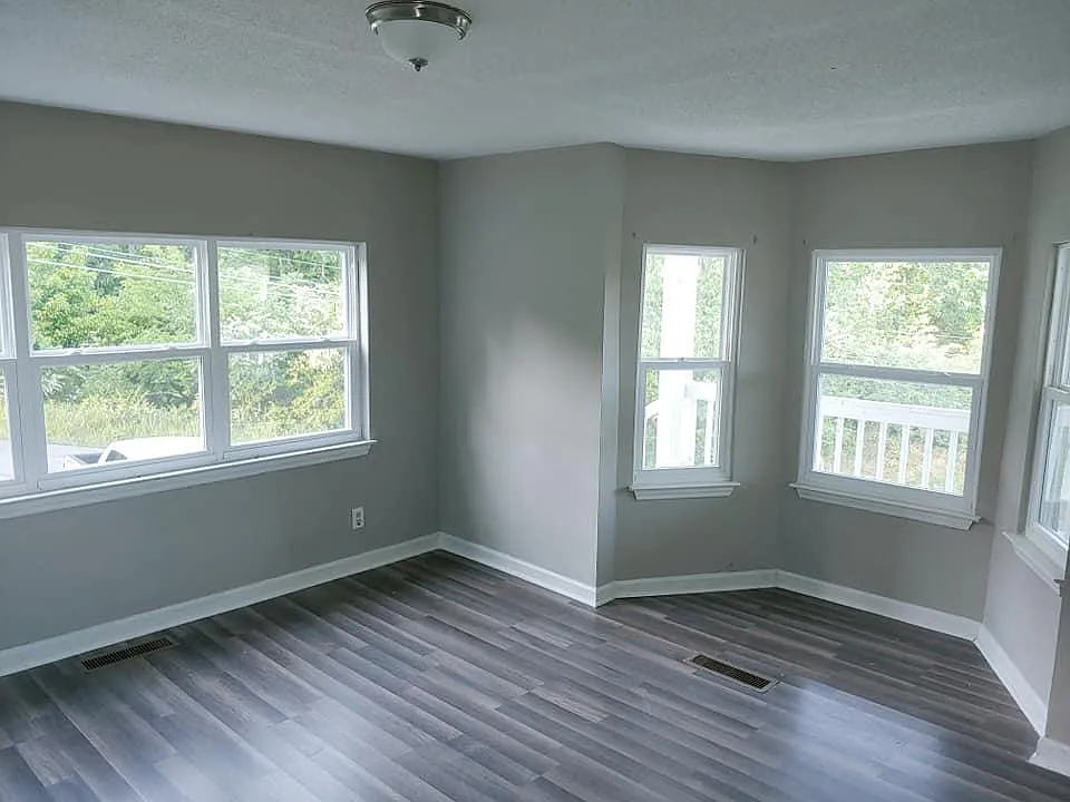 4 bed, 1272 sqft, $1,600 — Photo 2