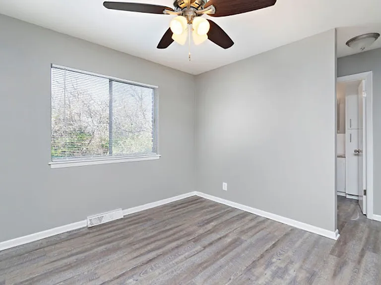 Chapel Hill KC Apartments — Photo 3