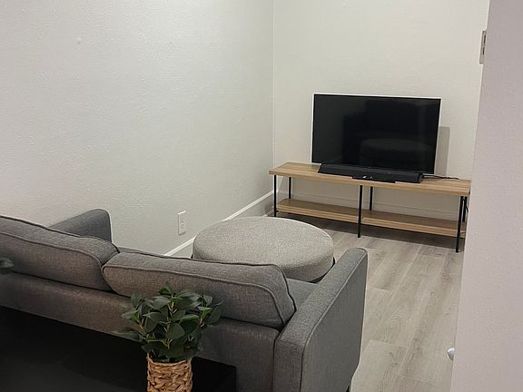4th image of 1121 Cherry St NE #1121