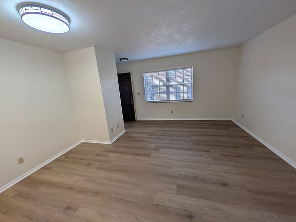 5th image of 3112 Sir Hamilton Cir
