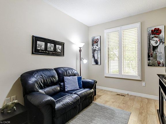 4th image of 20 Isherwood Ave #109