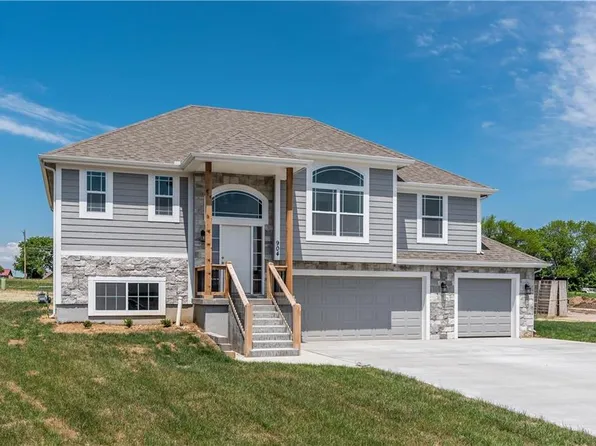 24653 Evans Rd, Tonganoxie, KS 66086