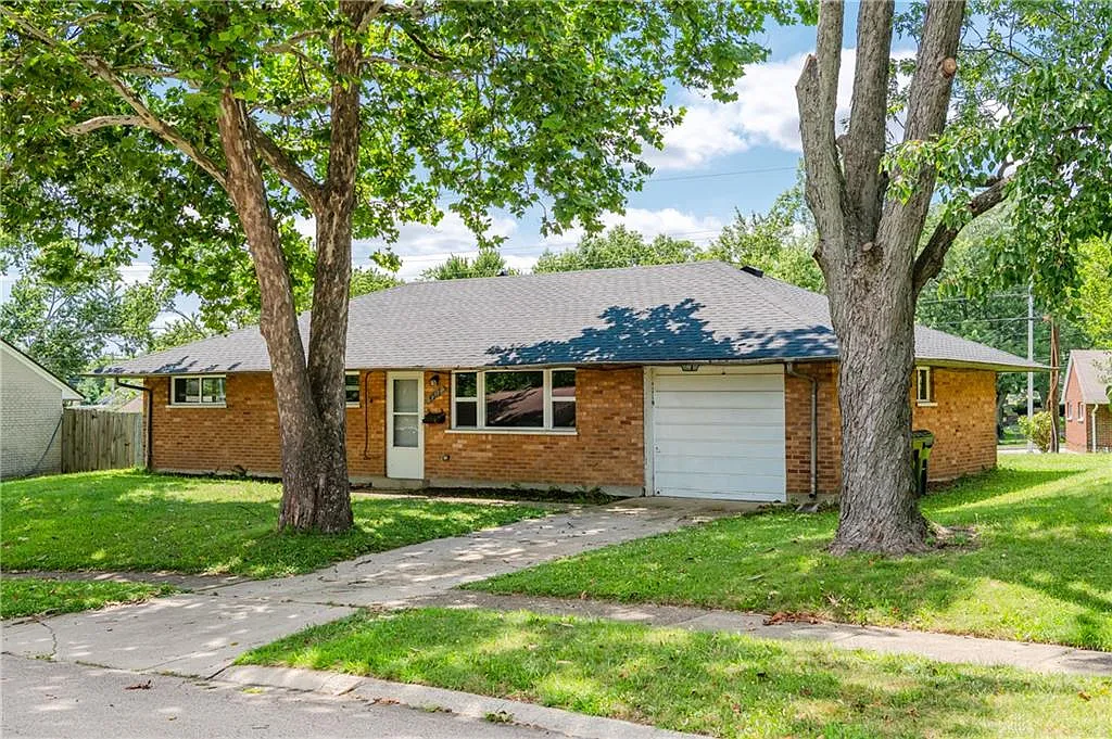 3 bed, 1.0 bath, 1040 sqft, $1,650 — Photo 1