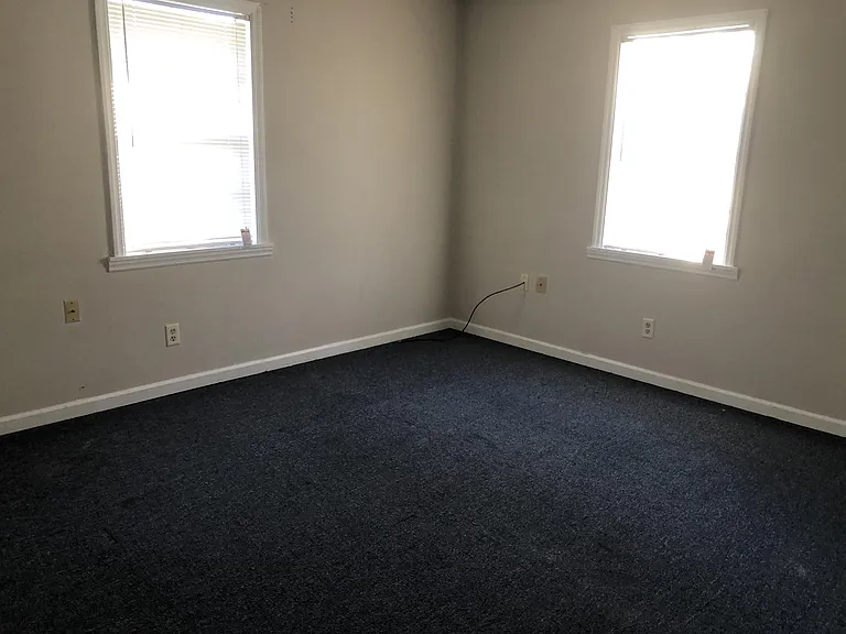 1001 W Hancock St #B — Photo 7