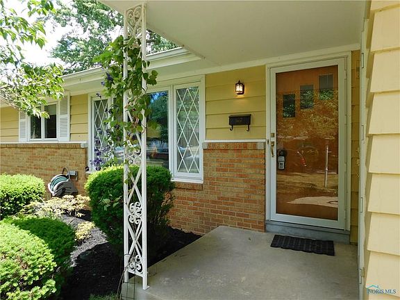 3rd image of 5710 W Rowland Rd