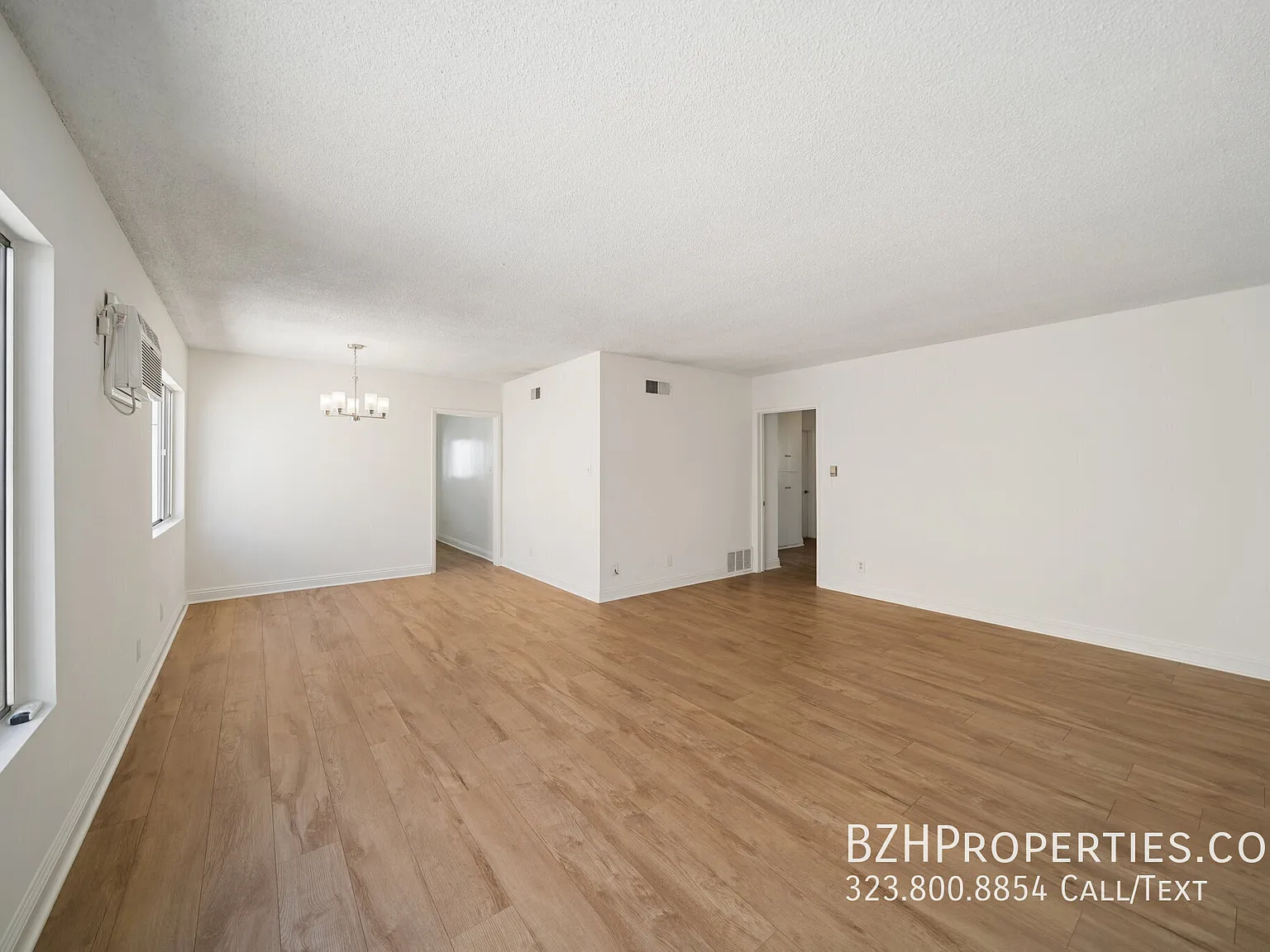 Bright Upper-Level 3 Bed in Prime Pico-Robertson with Parking & Balcony — Photo 4
