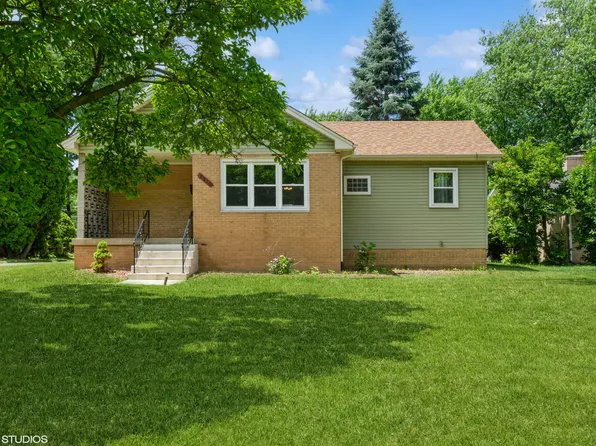 8220 Schreiber Dr, Munster, IN 46321