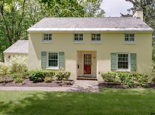 951 Saint Davids Ln, Niskayuna, NY 12309
