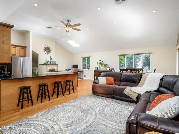 2 Willow Street, Port Monmouth, NJ 07758