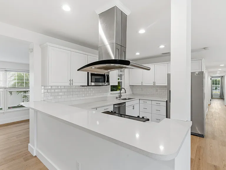 327 Sunny Ln — Photo 8