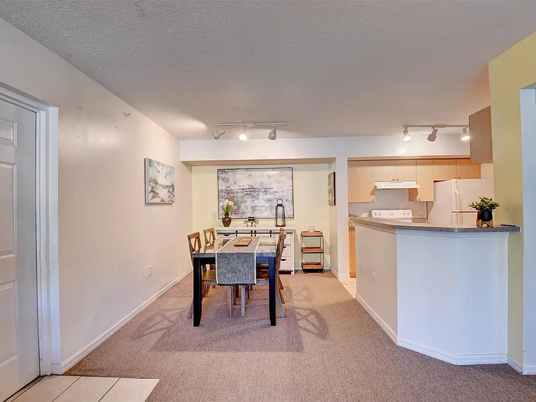 703 Villa Cir #703 — Photo 21
