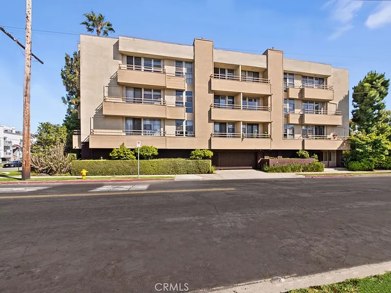 11700 Iowa Ave — Photo 32