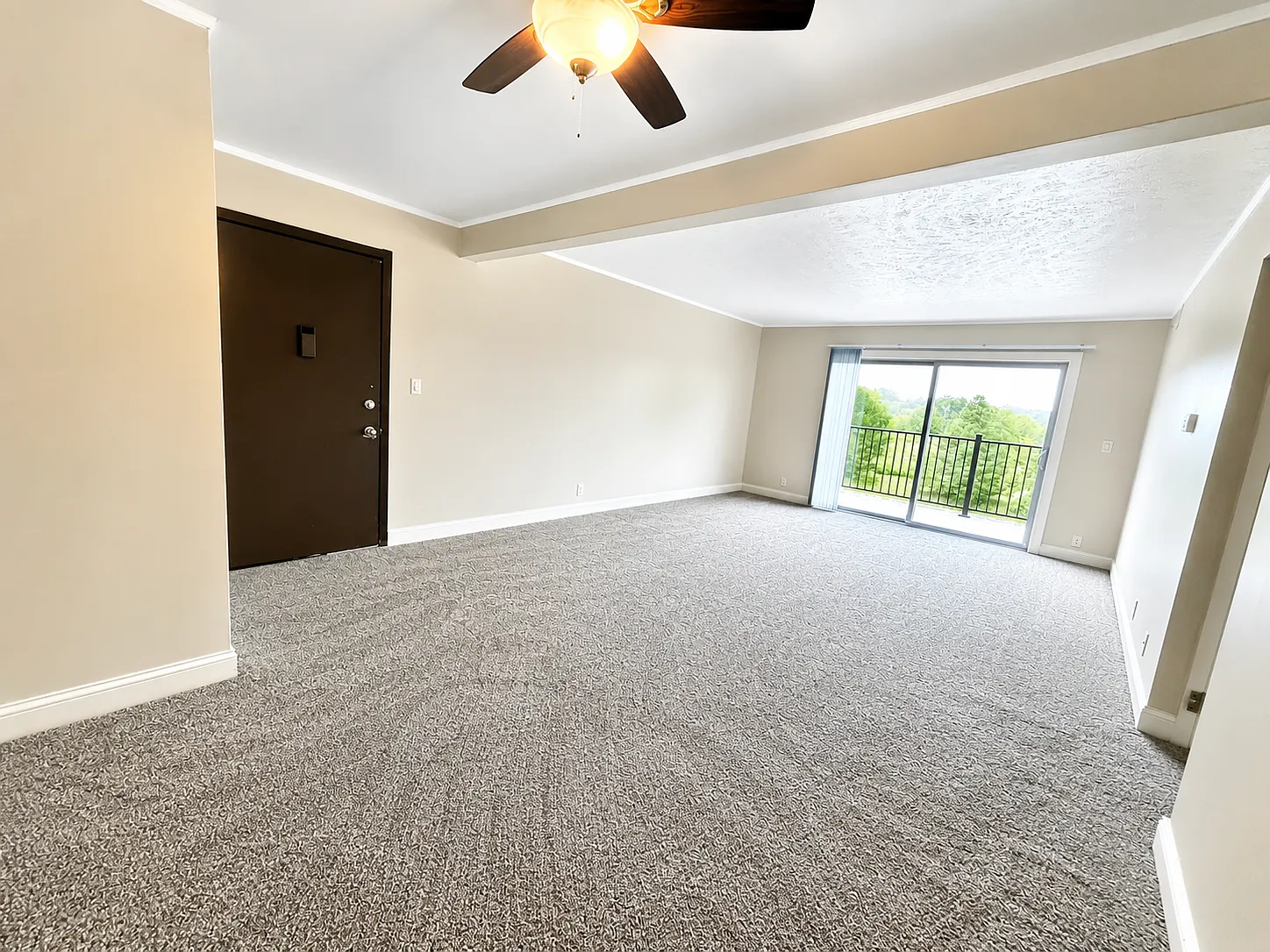 2 bed, 1.5 bath, 1000 sqft, $1,349 — Photo 4