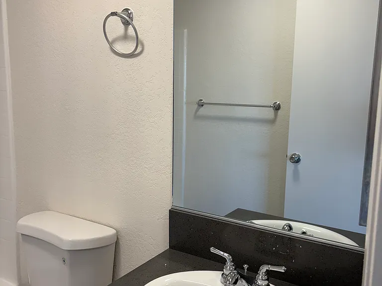 1319 Peckham St #19 — Photo 17