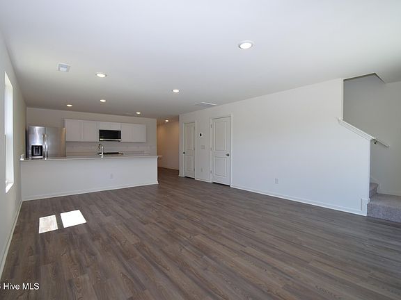 5th image of 2420 Brookville Dr #B