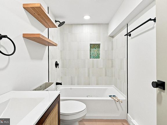 4th image of 3206 Dauphin St #6