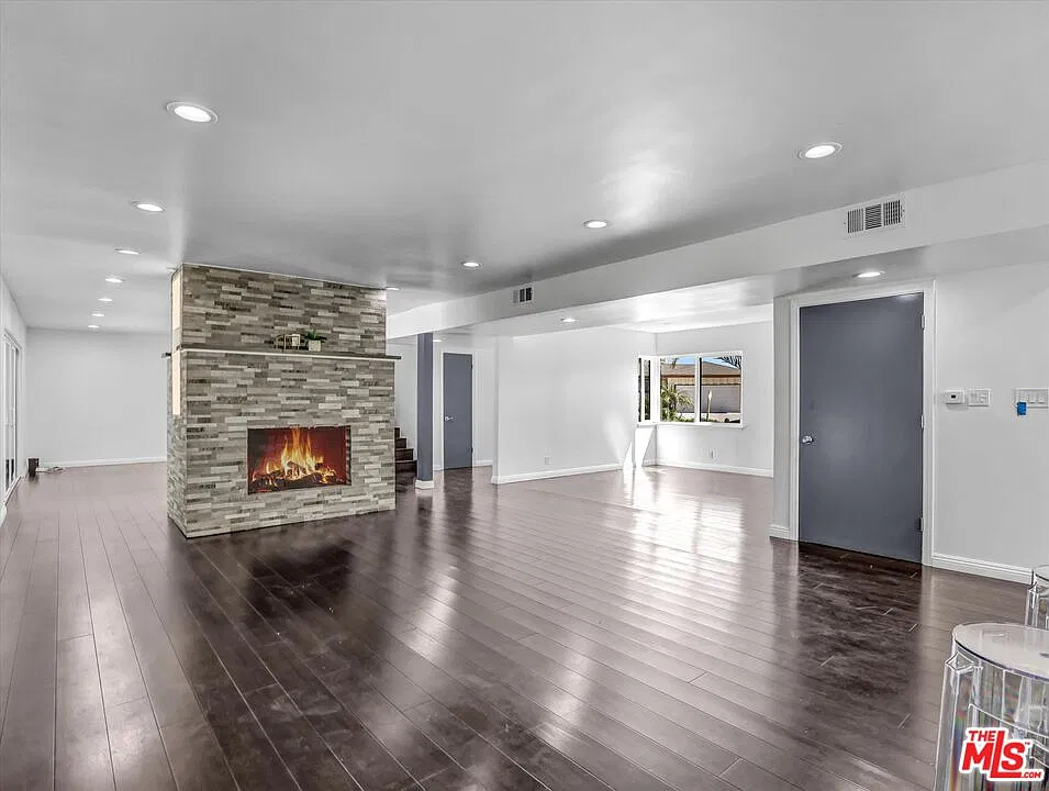 5 bed, 3.5 bath, 3224 sqft, $9,500 — Photo 4