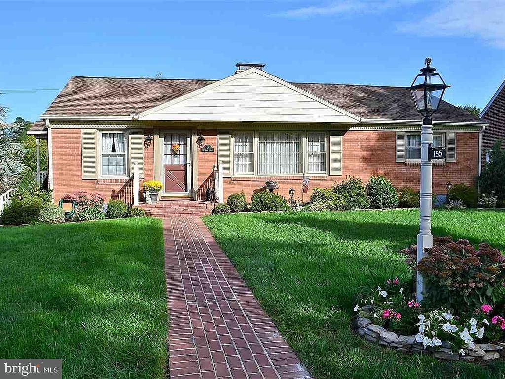 195 W Hoke St, Spring Grove, PA 17362 Zillow