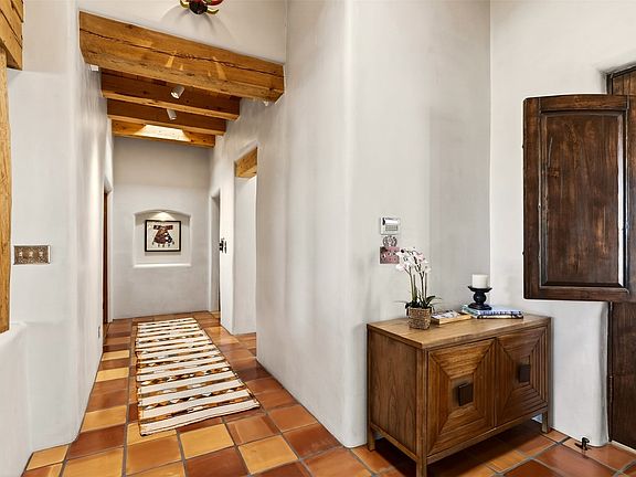 4th image of 8 Ridgetop Cir