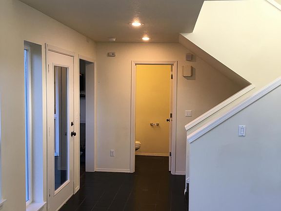 5th image of 2639 Gloria Dr