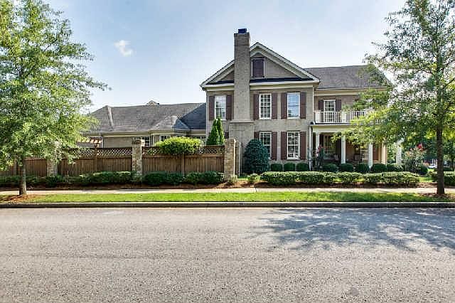 2nd image of 518 Ardmore Pl